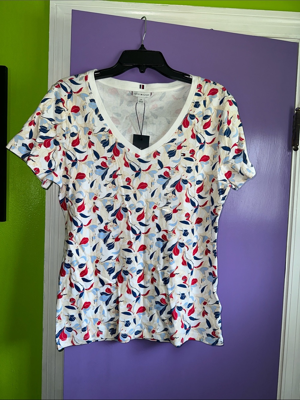 Tommy Hilfiger White V-Neck Tee with Red & Blue Leaf Print
